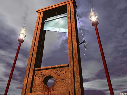 medieval-torture-devices-guillotine
