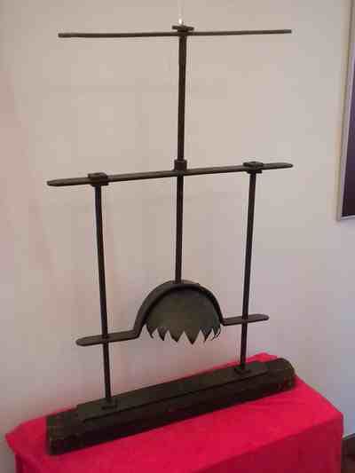 medieval-torture-devices-skull-crusher