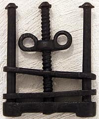 medieval-torture-devices-skull-crusher